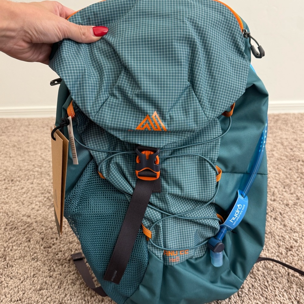 ✨BRAND NEW UNISEX HYDRATION BACKPACK✨